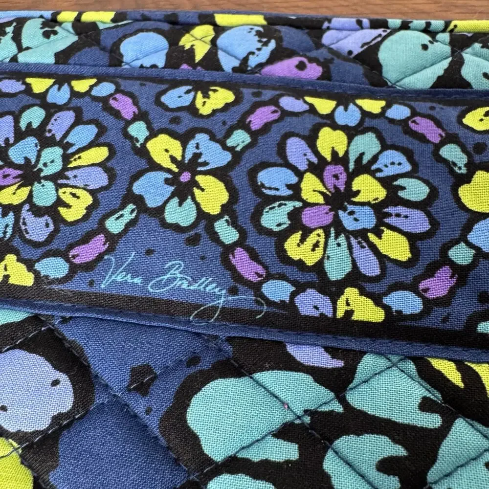 Vera Bradley Tablet/ iPad/ E Reader Sleeve Indigo Pop Padded With Zipper